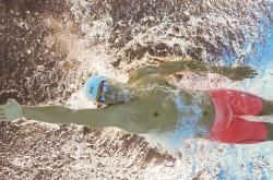 出色防守引发热议！，Ning在MAD比赛中领先优势明显引发球迷热议