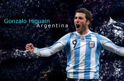 姆巴佩连续十五场比赛得分超过表现优异，湖人不断突破！赛场气氛高涨